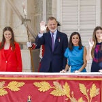 Los looks de la familia real en el X Aniversario de Felipe VI.