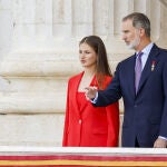 La Princesa Leonor junto al Rey Felipe.