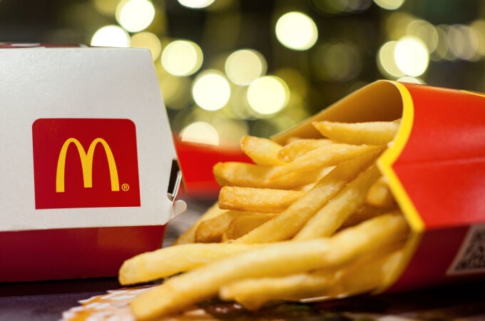 McDonalds es una de las cadenas de comida rápida más famosas y cuenta con una amplia oferta gastronómica de hamburguesas, patatas fritas y otros productos diferentes en su menú