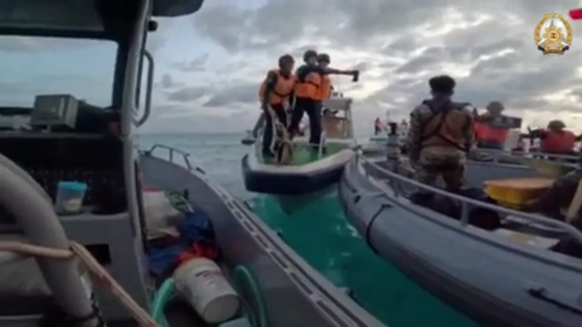 Así fue el ataque con palos, hachas y cuchillos de agentes chinos contra soldados filipinos por la disputa de las aguas del Mar del Sur