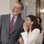 Los Reyes Felipe VI y Letizia derrochan complicidad en el Palacio Real