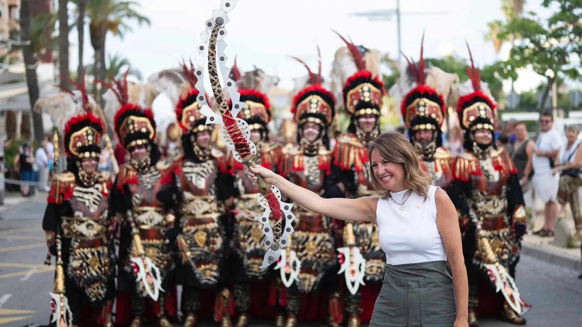La alcaldesa de Castellón, Begoña Carrasco, ha participado en la "Cavalcada de la Mar"