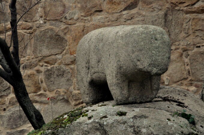 Verraco que representa un toro, actualmente situado en la ciudad de Ávila