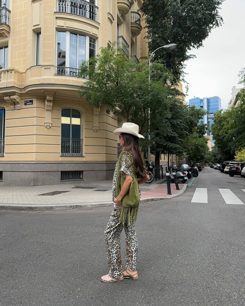 Violeta con look de Parfois.