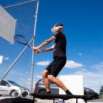 La escuela de tenis de Santa Marta de Tormes trabaja con terapias visuales, auditivas o motoras para mejorar la calidad de vida de personas con discapacidad o movilidad reducida