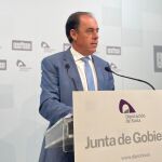 El presidente de la Diputación de Soria, Benito Serrano, explica los acuerdos de la Junta de Gobierno