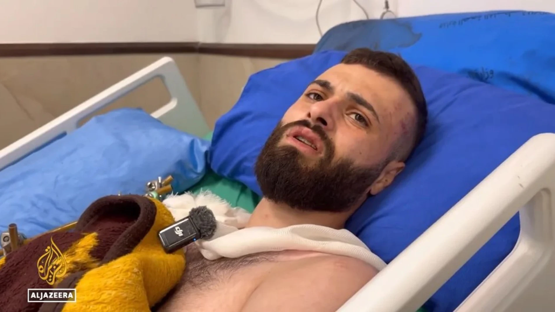 El palestino Mujahid Abbadi aparece en un vídeo viral malherido y atado al capó de un vehículo militar israelí
