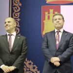 El presidente de las Cortes de Castilla-La Mancha, Pablo Bellido (izquierda) y el presidente de Castilla-La Mancha, Emiliano García-Page
