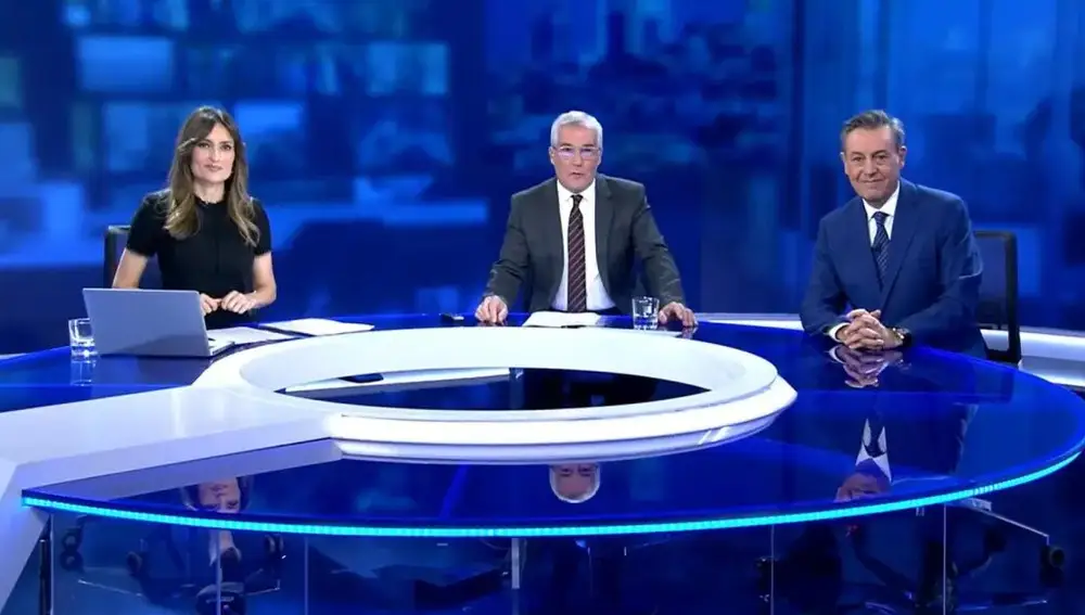 Leticia Iglesias, David Cantero y José Ribagorda en 'Informativos Telecinco'