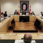 Pollán preside la reunión del patronato en las Cortes regionales