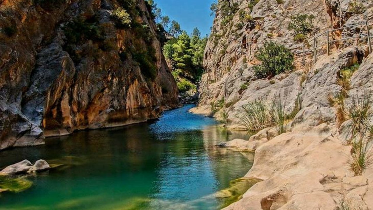 Al balneario termal más encantador de Cataluña puedes viajar gratis y bañarte calentito en otoño 6 Merca2.es La Fontcalda: un refugio natural de aguas termales en Cataluña