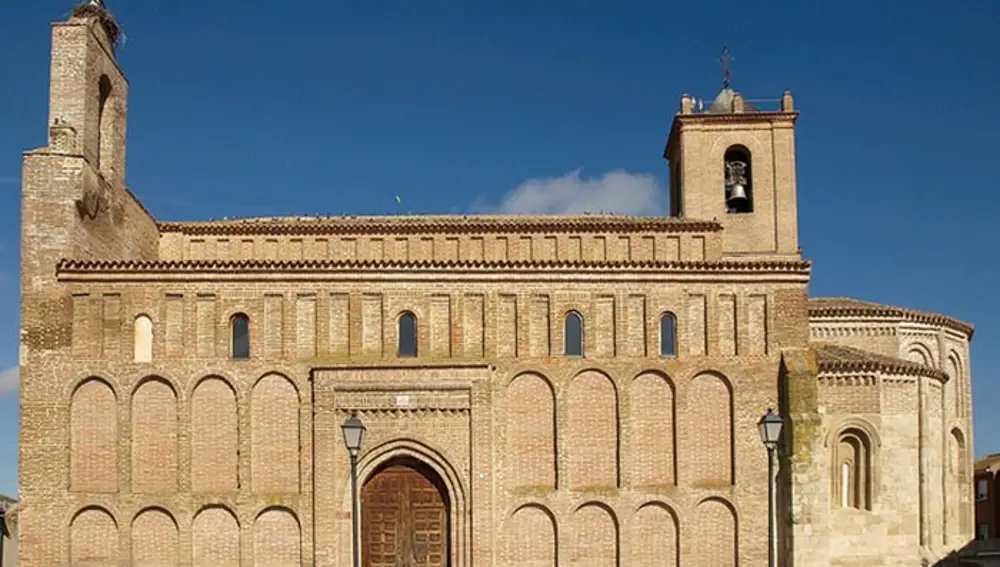 Iglesia de San Juan Bautista en Fresno el Viejo