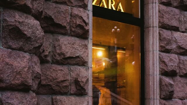Logo de Zara en un escaparate