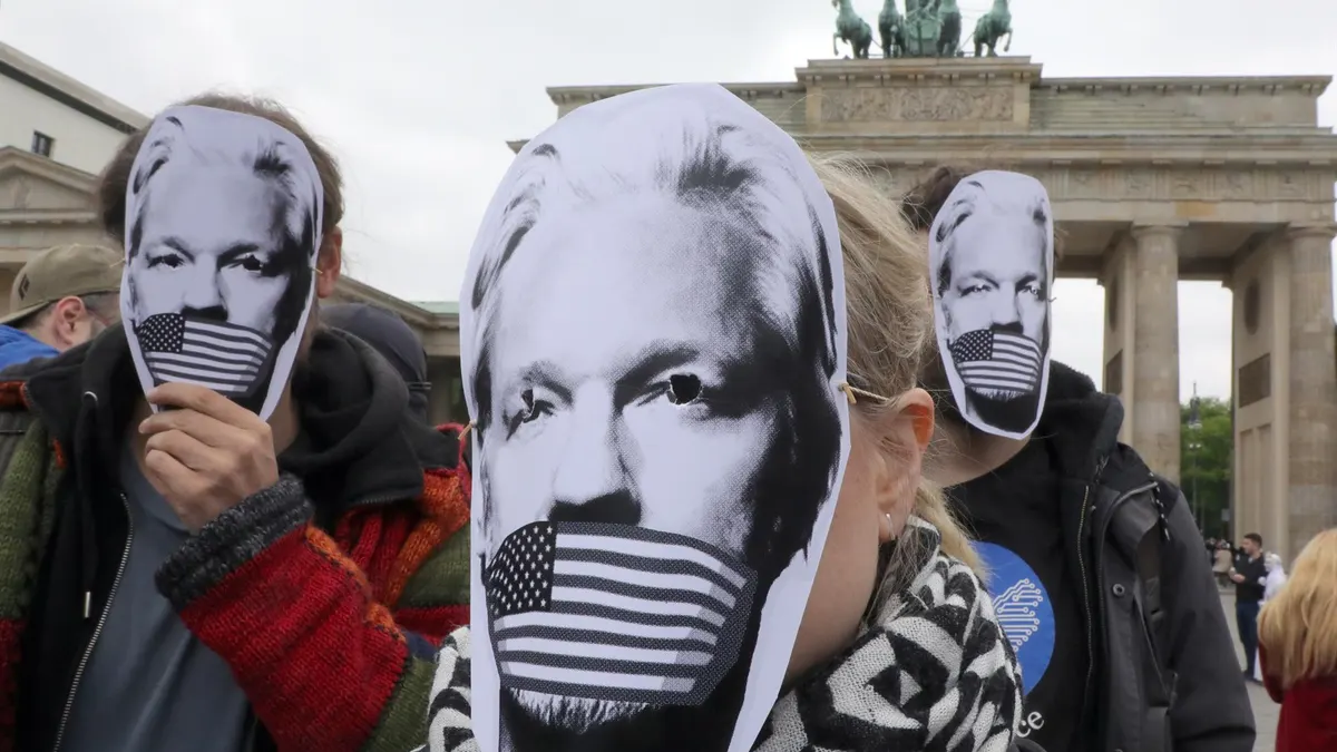 Julian Assange, en libertad bajo fianza tras un acuerdo con el Gobierno de EE UU