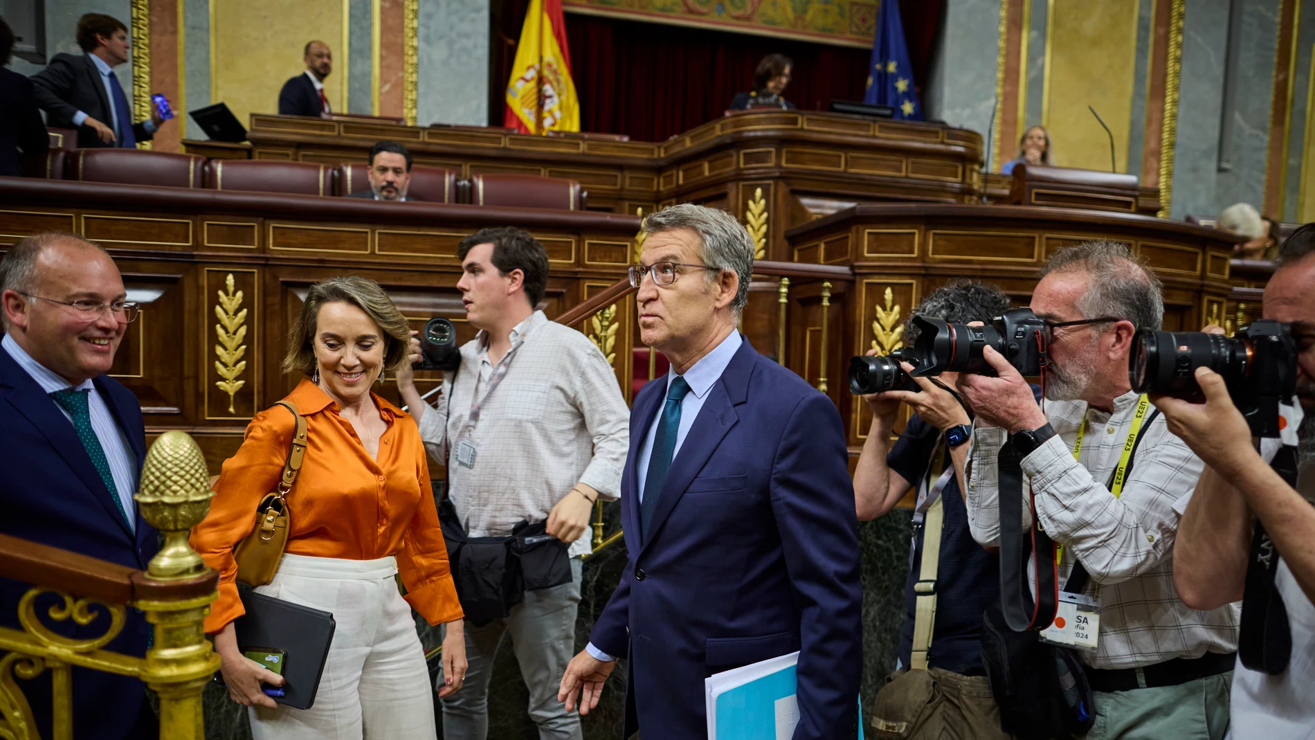 el líder del PP, Alberto Nuñez Feijoó, y Cuca Gamarra, durante la sesión de control al Gobierno en el Congreso de los Diputados.