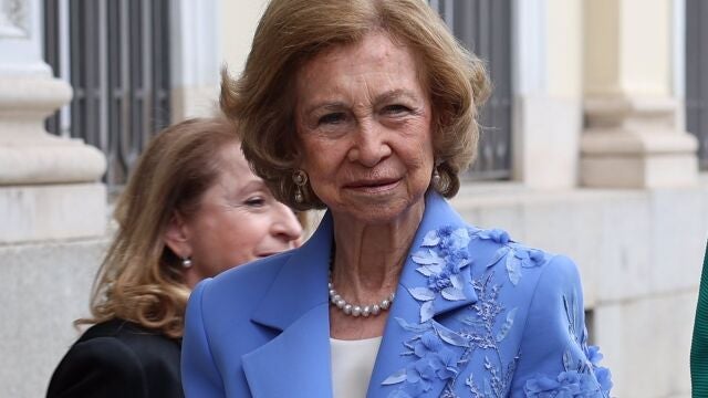 La Reina Sofía rescata el traje que lució en la boda de José Luis Martínez-Almeida