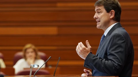 Mañueco anuncia una nueva bajada del tramo autonómico del IRPF en CyL, de 0,5 puntos