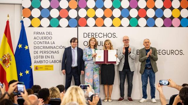 Garamendi y Cuerva plantan a Díaz para evitar un foto conjunta en plena guerra por la reducción de jornada