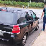 Las pesquisas de la Guardia Civil permitieron localizar el vehículo implicado en el accidente, un Opel Zafira negro. 