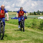 Luis de la Fuente pasea en bicicleta en la localidad alemana de Donaueschingen