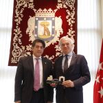 David Pérez, el concejal del distrito, junto a Miguel Garrido de la Cierva, actual presidente de la Confederación de Empresarios de Madrid (CEIM)