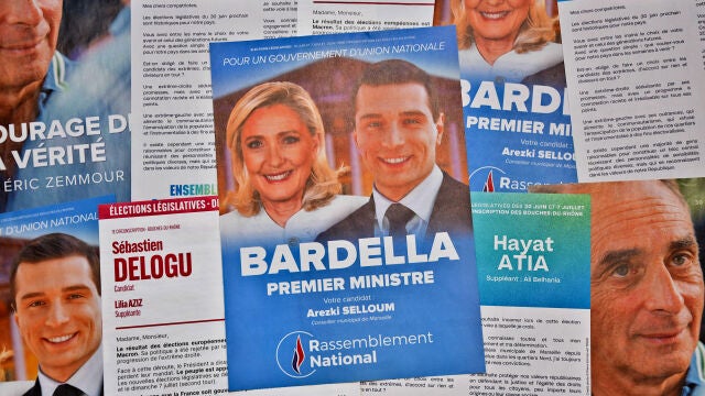 Carteles electorales del líder ultraderechista francés, Jordan Bardella