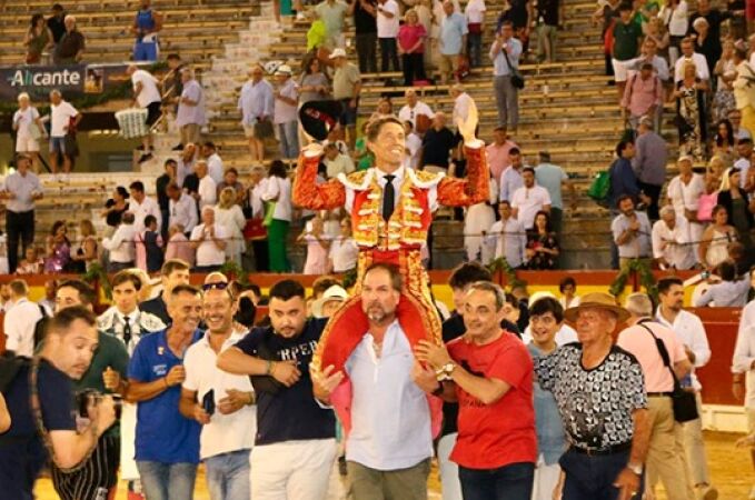 Manuel Escribano acapara premios en Alicante
