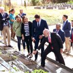 Los consejeros Suárez-Quiñones y Rocío Lucas visitan el IES Vega del Pirón de Segovia implicado en la sostenibilidad ambiental