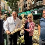 El presidente de la Diputación de Zamora, Javier Faúndez, y la delegada territorial, Leticia García, visitan la Feria del Ajo