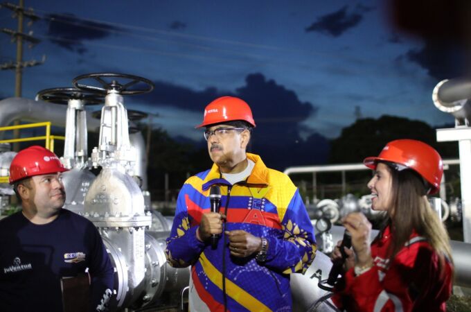 Nicolás Maduro durante la visita a la petrolera