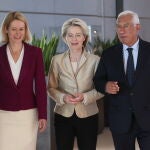 Líderes de la UE nombran a Von der Leyen, Costa y Kallas para altos cargos institucionales