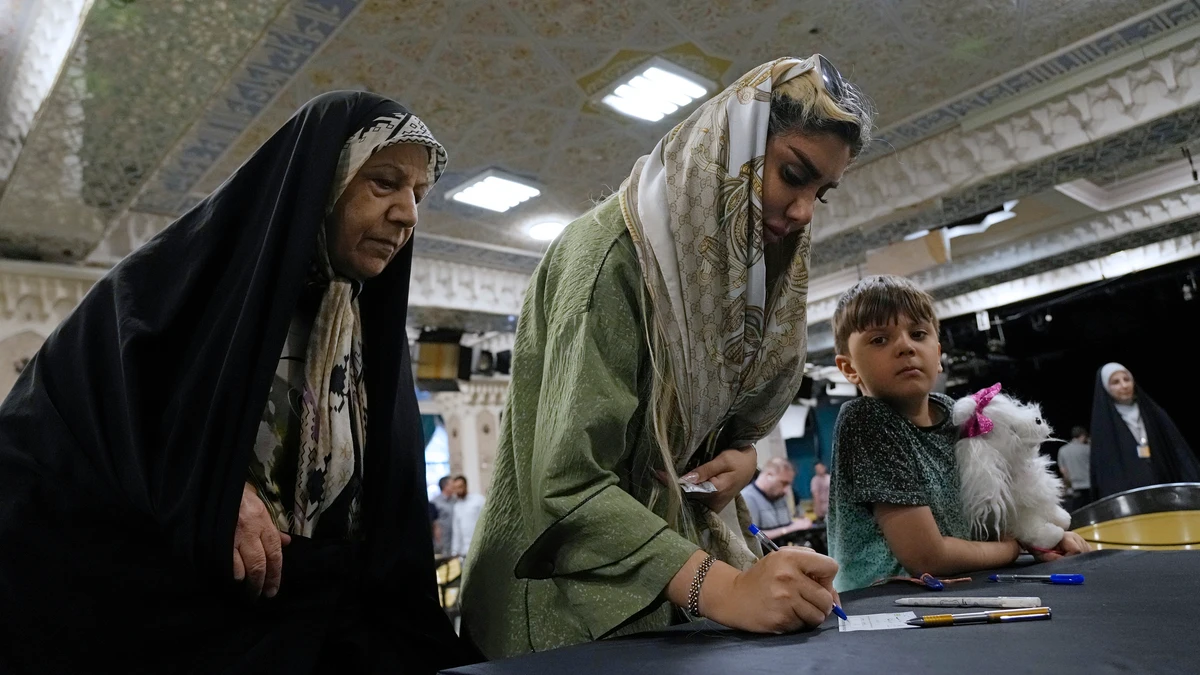 Irán se encamina a una segunda vuelta en las elecciones con un mano a mano entre un reformista y un ultraconservador