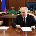 InternacionalCategorias.-Rusia.- Putin aboga por producir misiles de medio y corto alcance vetados en un acuerdo de la Guerra Fría