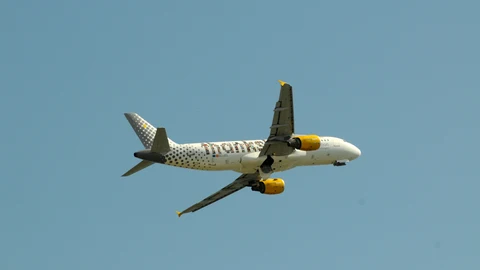 Avión de Vueling con el mensaje "Gracias" en inglés