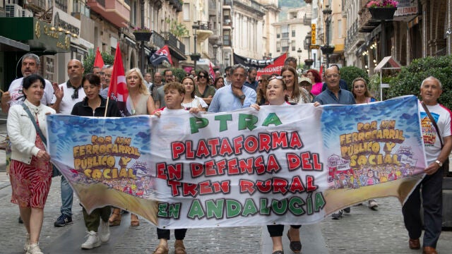 Jaén acoge la última de las marchas en defensa del tren rural en Andalucía