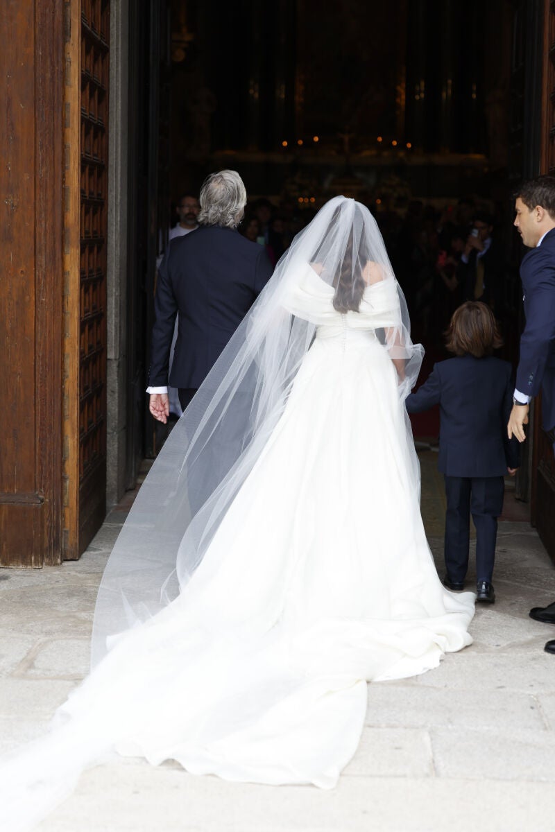 Detalle de la cola del vestido de novia de Ana Moya.