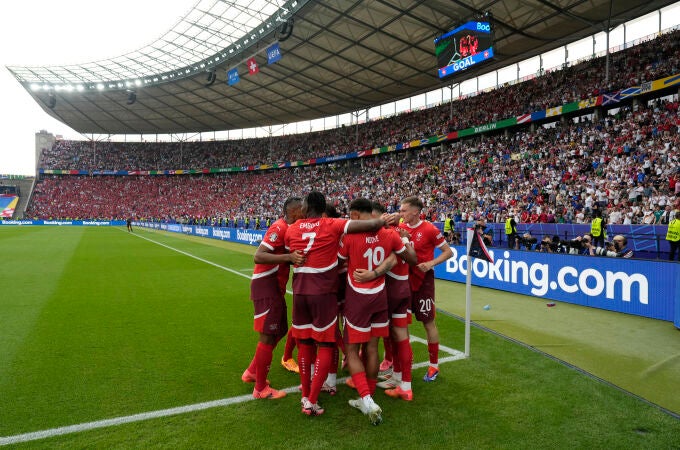 Los suizos celebran uno de los goles ante Italia