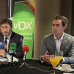 Dos diputados de Vox en Cantabria denuncian a la Policía que su partido grabó conversaciones sin su consentimiento