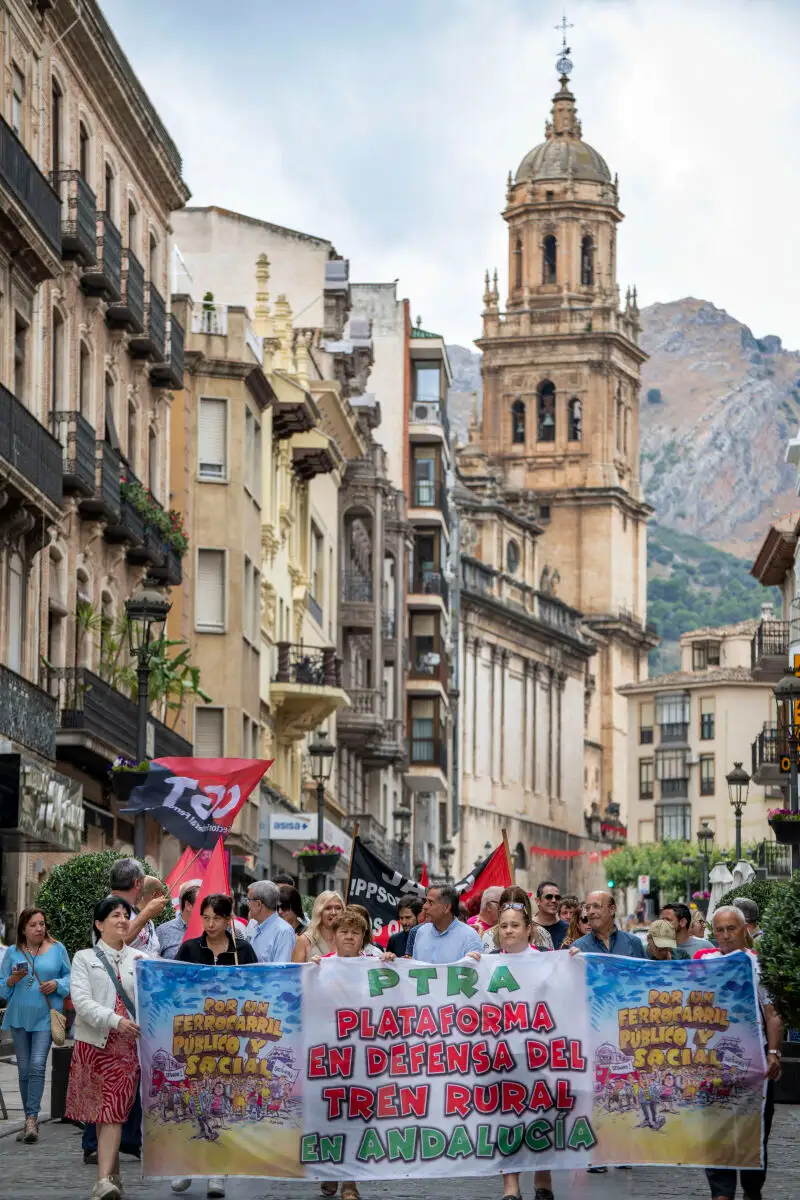 Jaén acoge la última de las marchas en defensa del tren rural en Andalucía