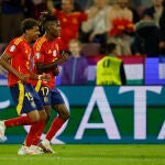 NIco Williams y Lamine Yamal celebran el tercer tanto de España a Georgia