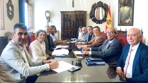 Reunión del Consejo Organizador del Centenario presidido por Ángeles Armisén