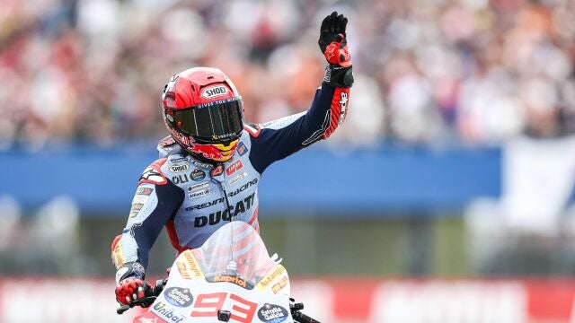 Marc Márquez saluda al público del Gran Premio de los Países Bajos