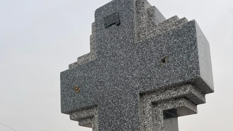 Crucifijo robado en el cementerio de Torrijos.
