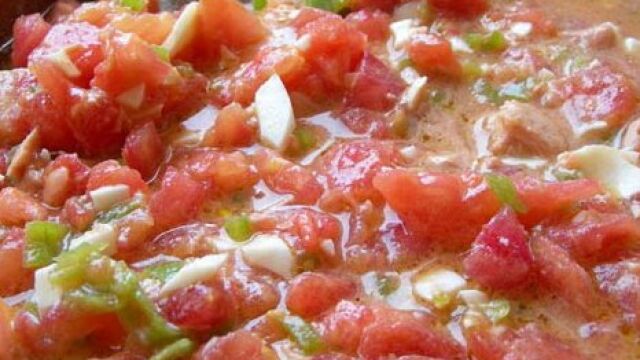 ¿Qué tiene la pipirrana y por qué es uno de los platos más populares de Andalucía?