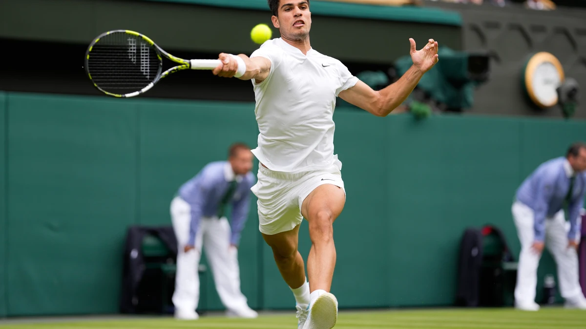 Alcaraz supera a Lajal en un gran estreno en Wimbledon 2024