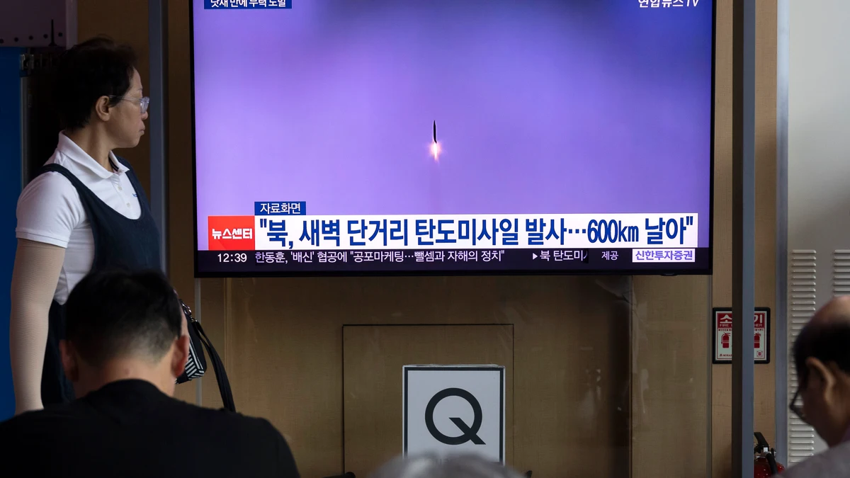 Corea del Norte responde a la presencia de un portaaviones de EEUU lanzando dos misiles balísticos