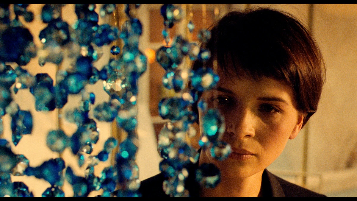La trilogía de los colores de Kieslowski, “Azul”, “Blanco” y “Rojo” vuelve a los cines franceses en plena agitación política