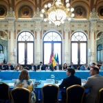 Foro Málaga Metrópolis Global en el que se ha presentado la "Carta del Agua", hoy en el Salón de los espejos del Ayuntamiento de Málaga,