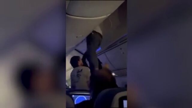 Autoridades confirman más de 30 lesionados en el vuelo Madrid-Montevideo desviado a Brasil