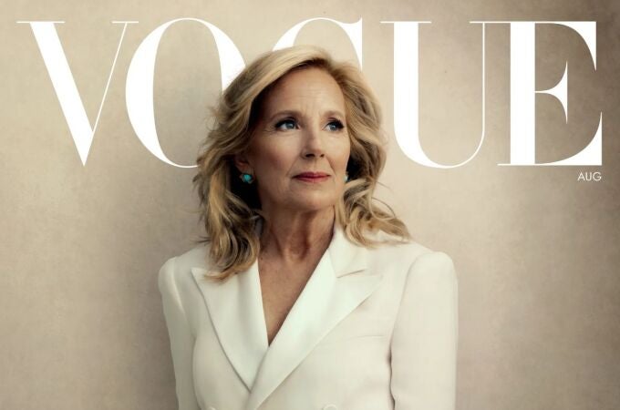 Jill Biden en la portada del número de agosto de "Vogue"